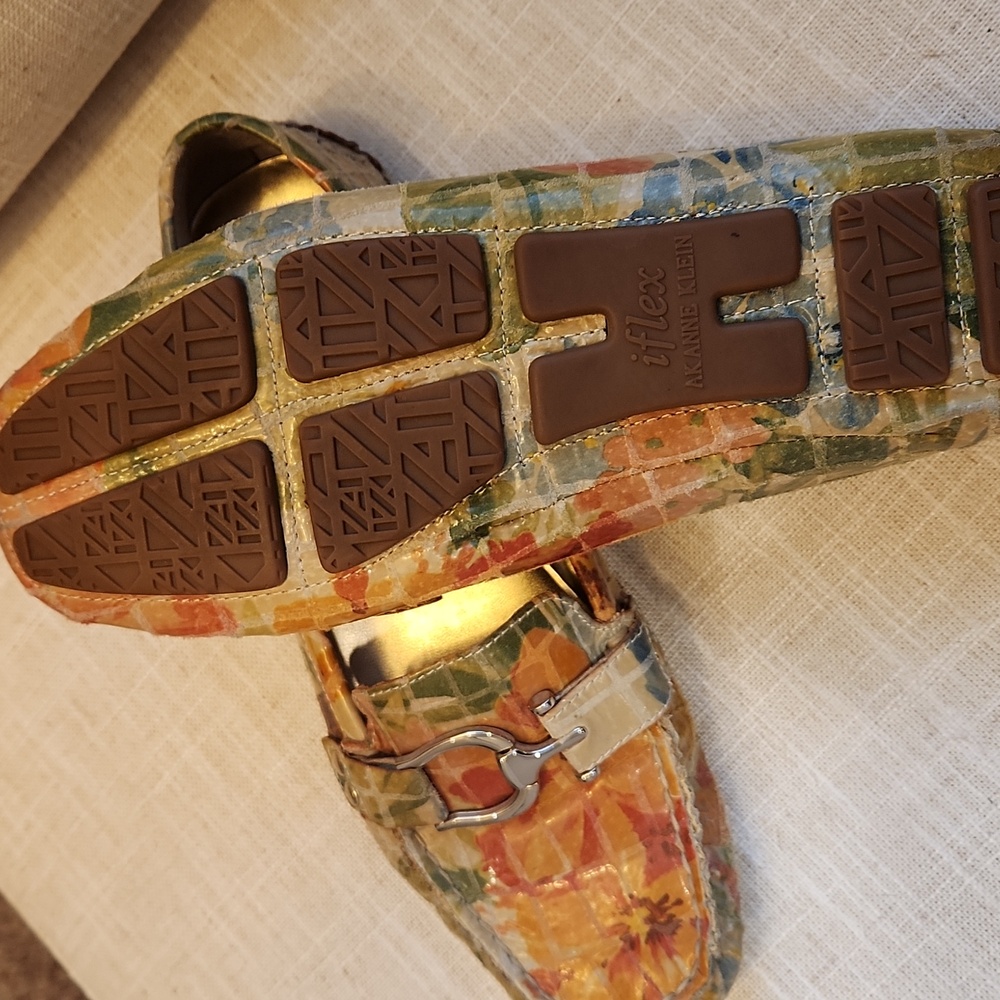 Anne Klein Vibrant Floral Driving Moccasins/Loafers - Picture 2 of 3